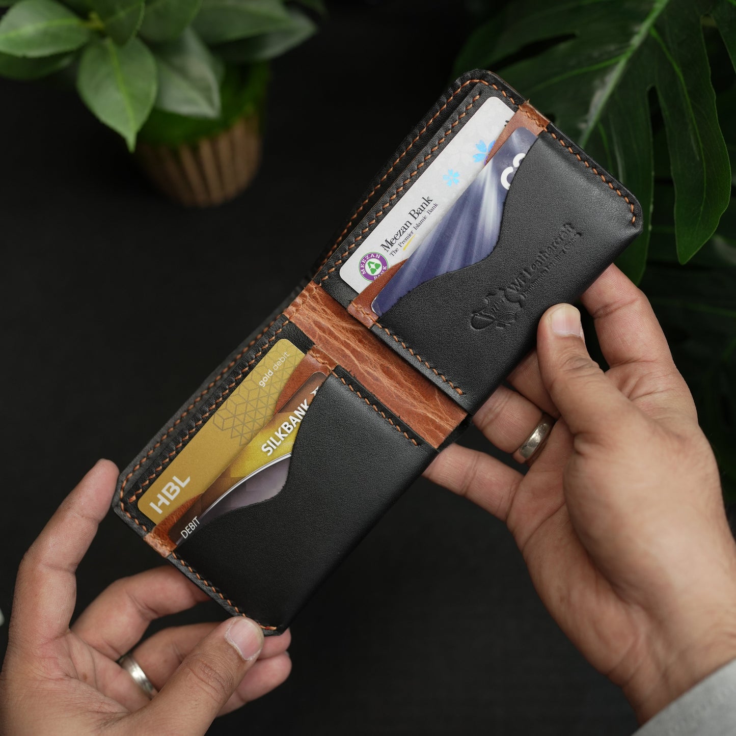 No. 81 classic full stitched bifold wallet Black & Tan pullup