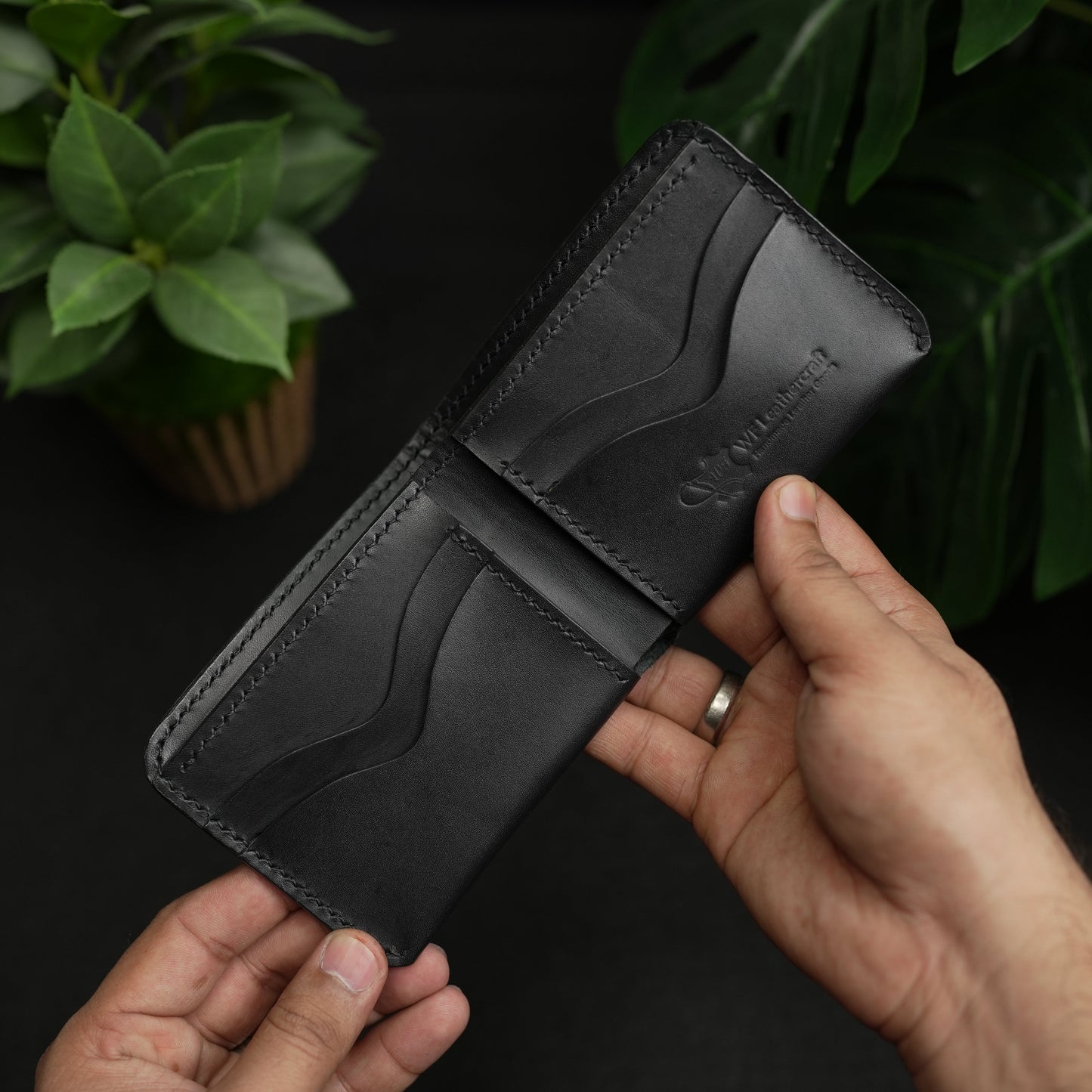 NO.81 Classic Bifold Luxury Leather Wallet – Black