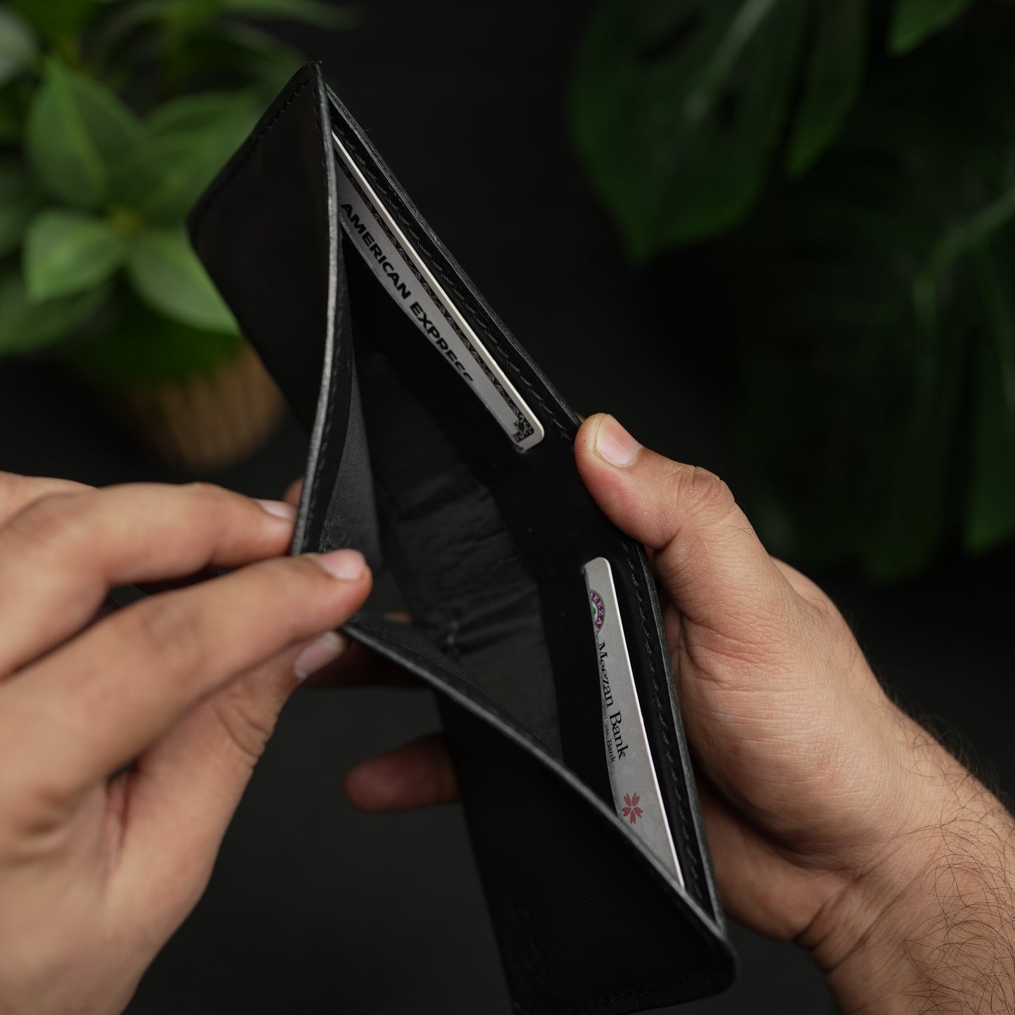 NO.81 Classic Bifold Luxury Leather Wallet – Black