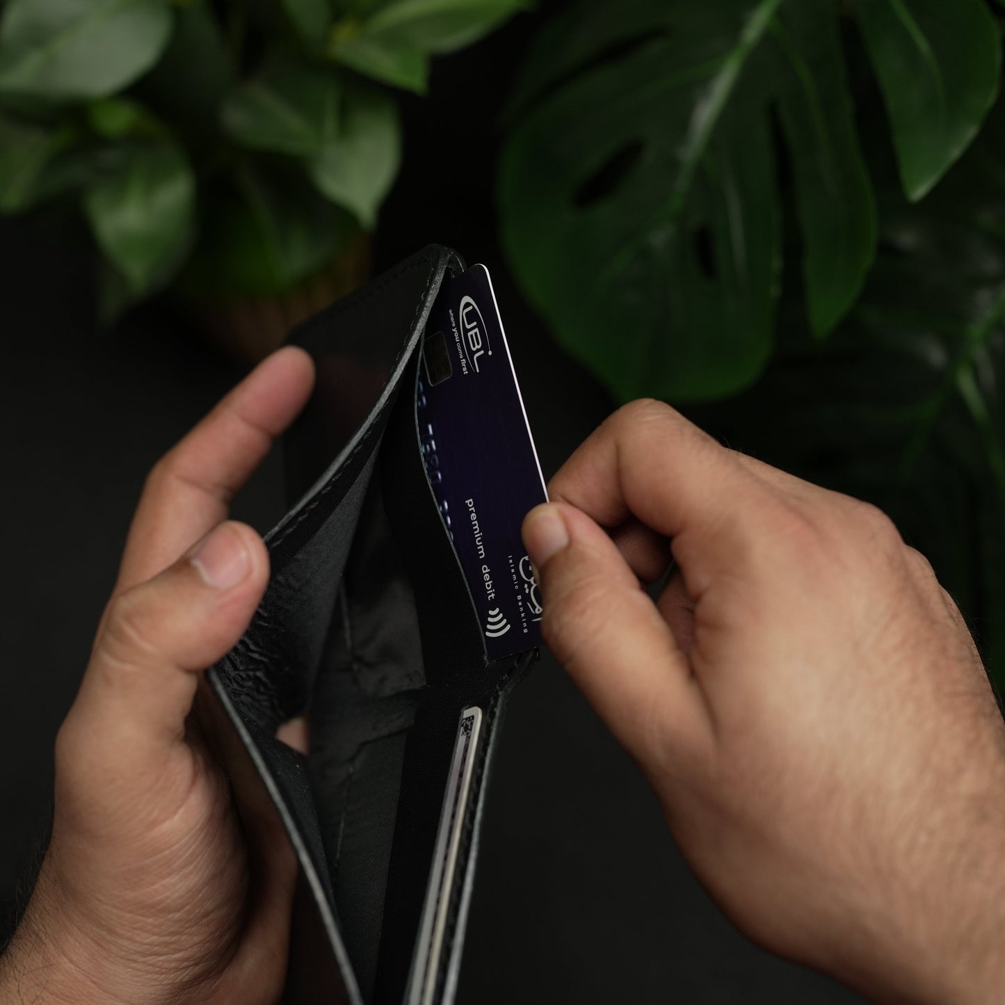 No.81 classic Bifold luxury Leather Wallet (Ocean Black)