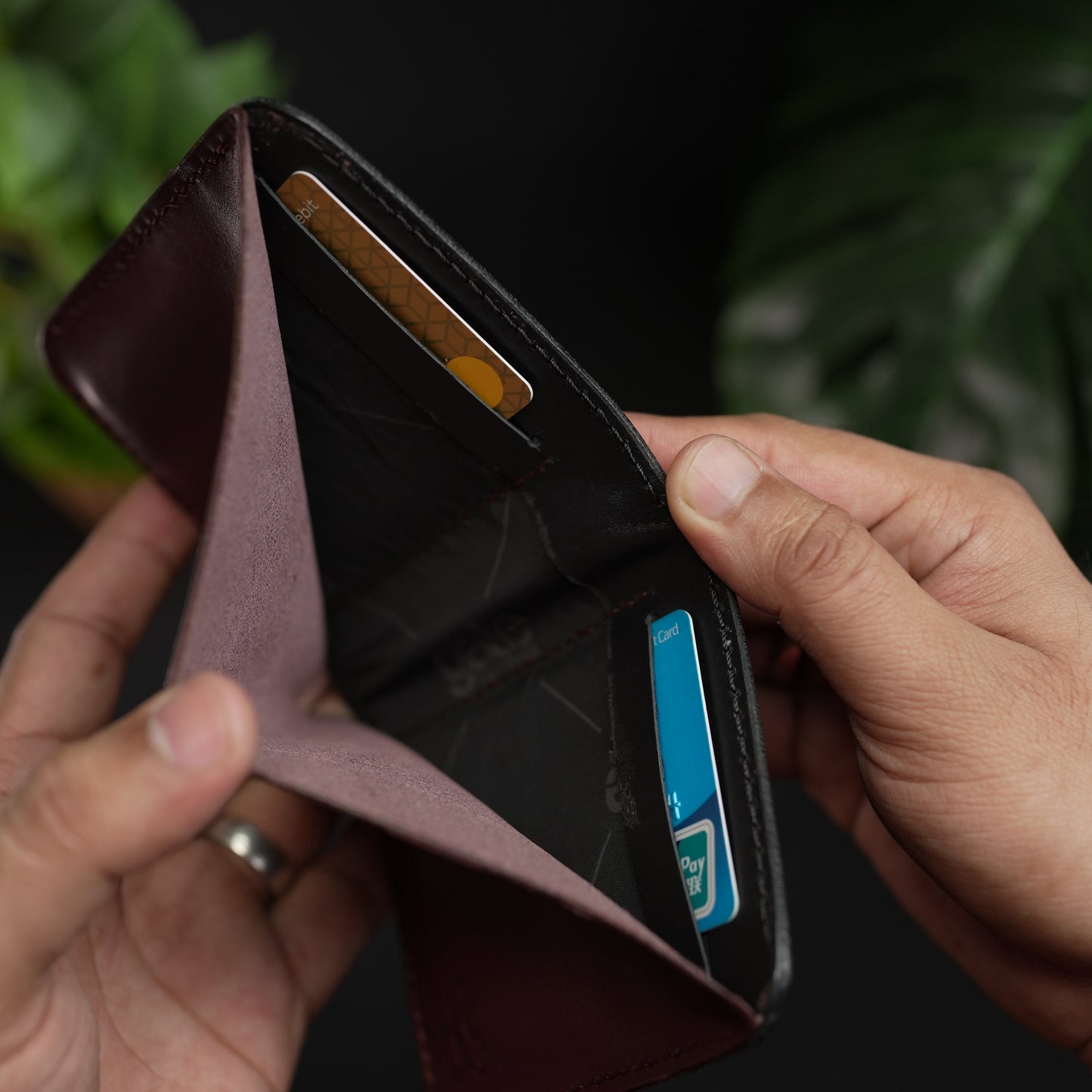 NO.86 VERTICLE BIFOLD LEATHER WALLET ( BURGANDY & OCEAN BLACK )