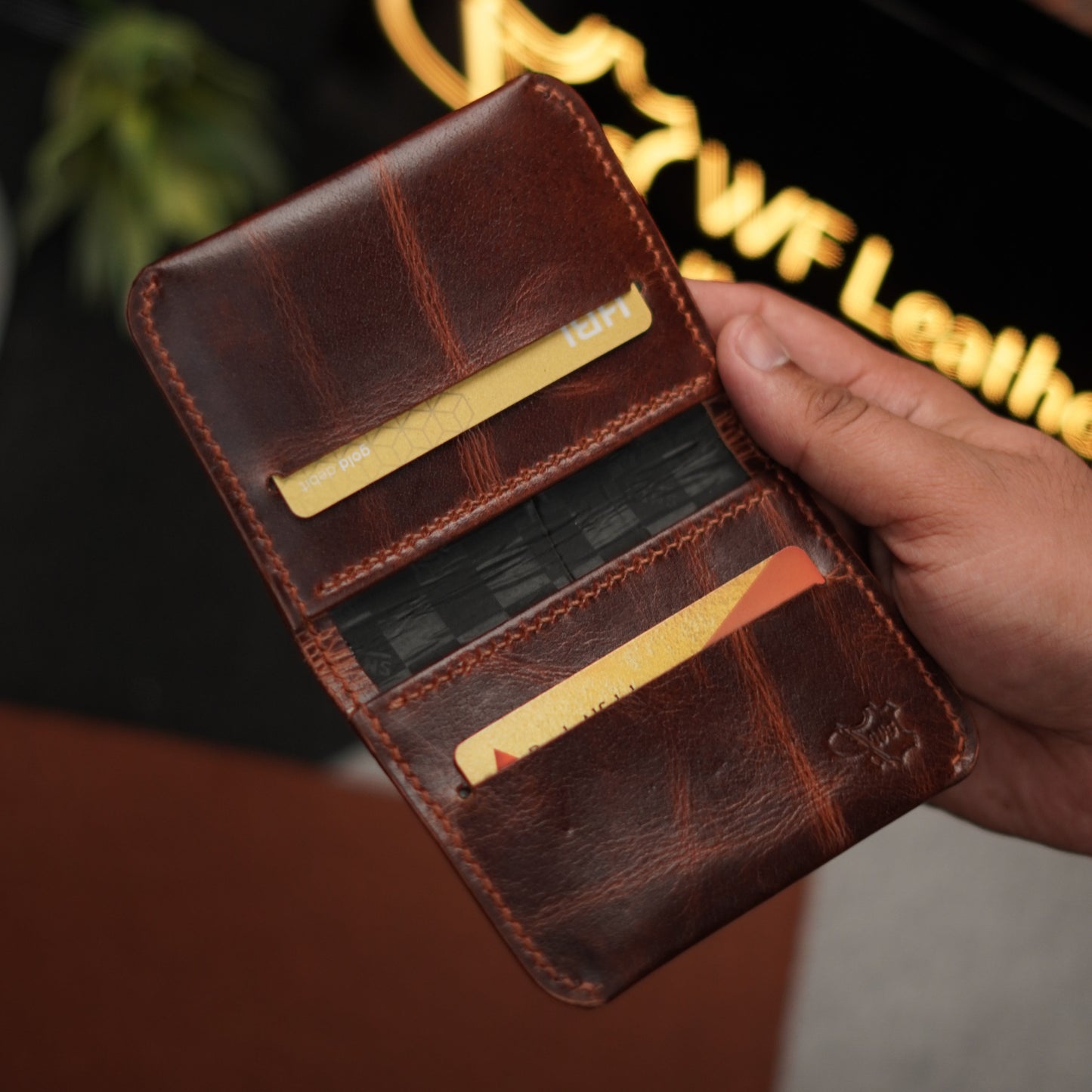 No. 85 Slim Ever Card Wallet Brown pullup