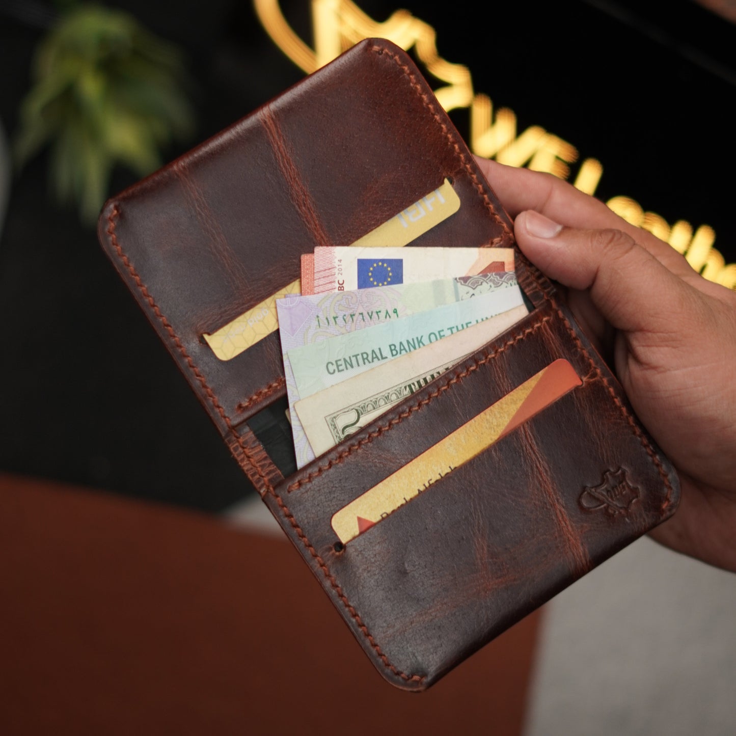 No. 85 Slim Ever Card Wallet Brown pullup