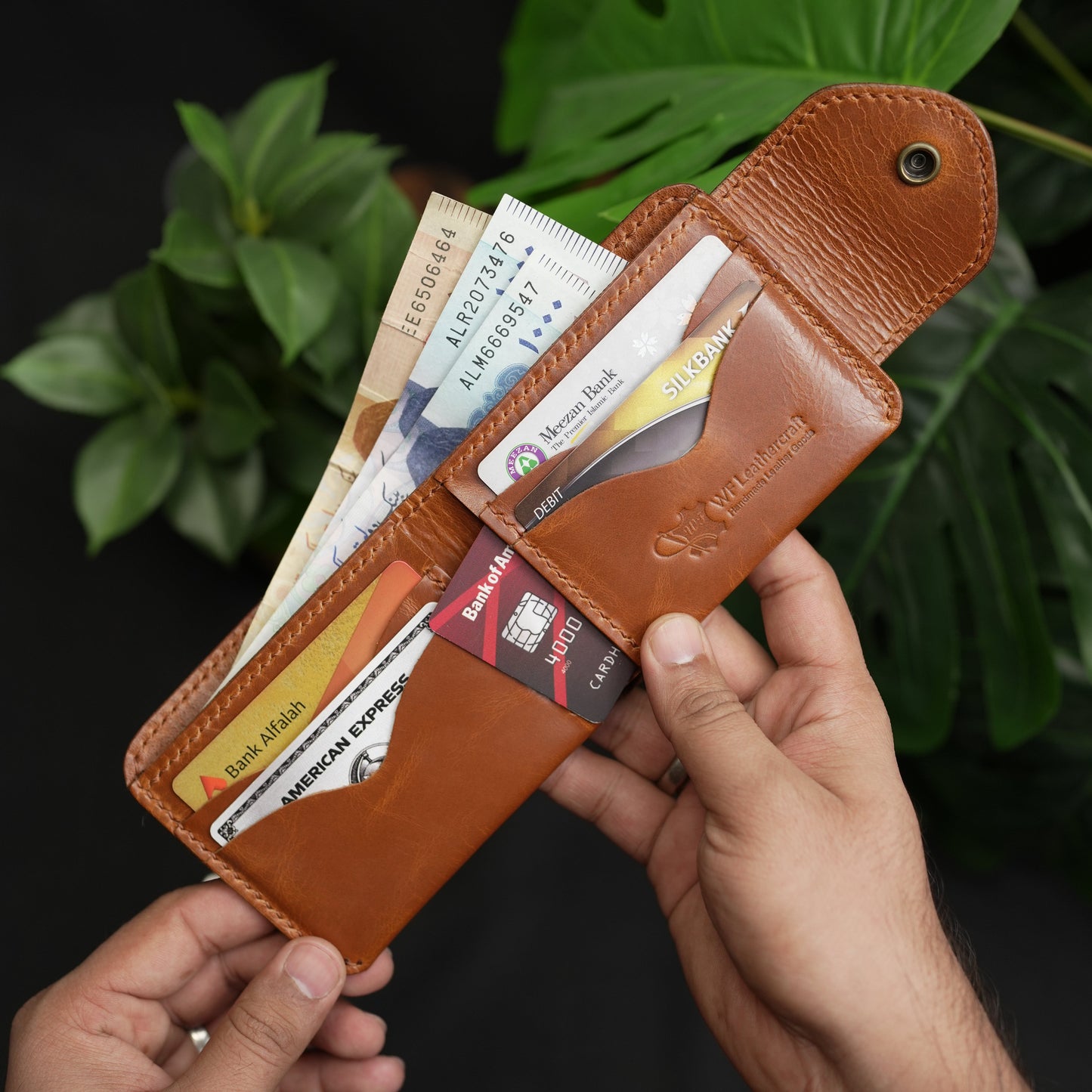 No. 81 Classic Leather Wallet With button