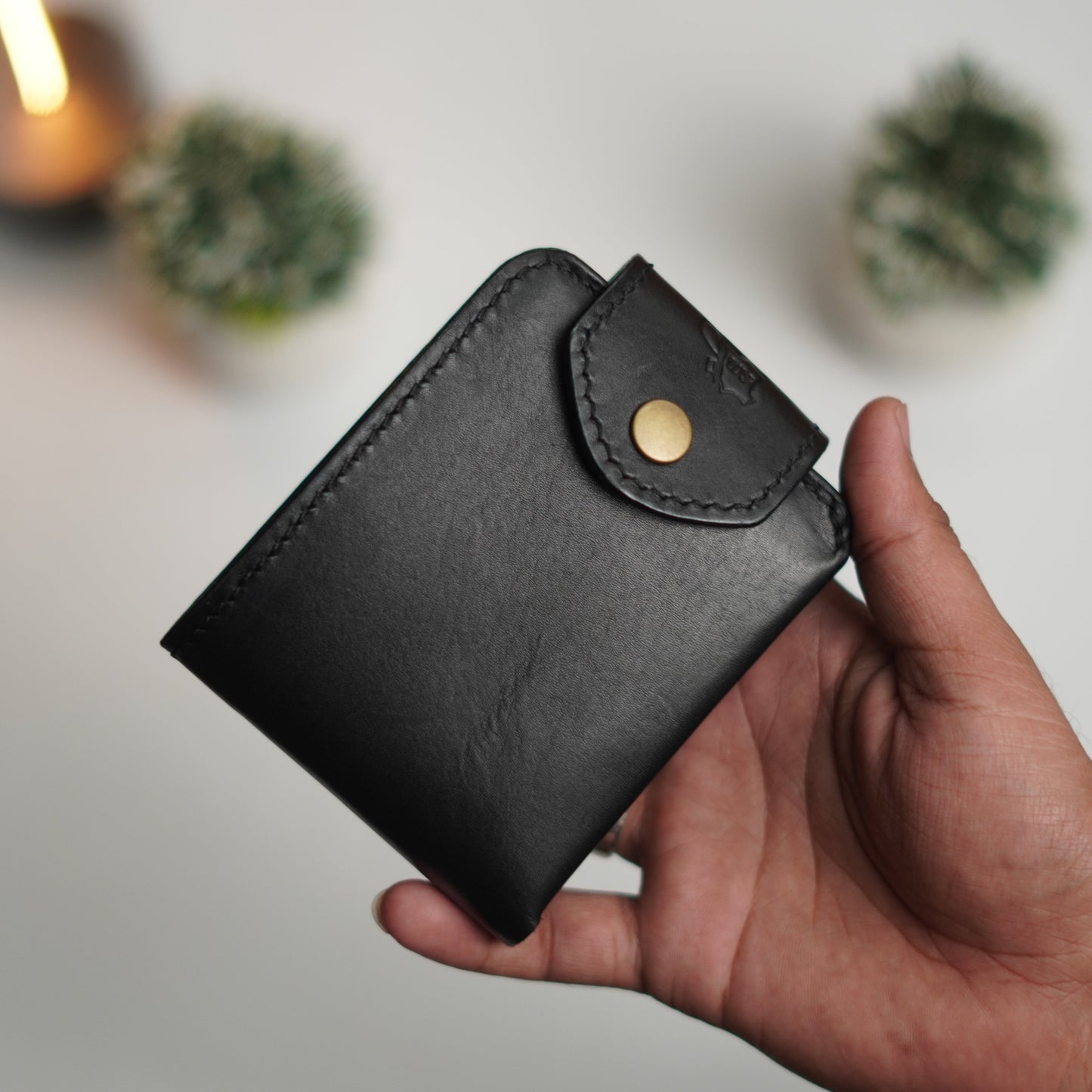 No. 81 classic full stitched bifold wallet Black with snap button