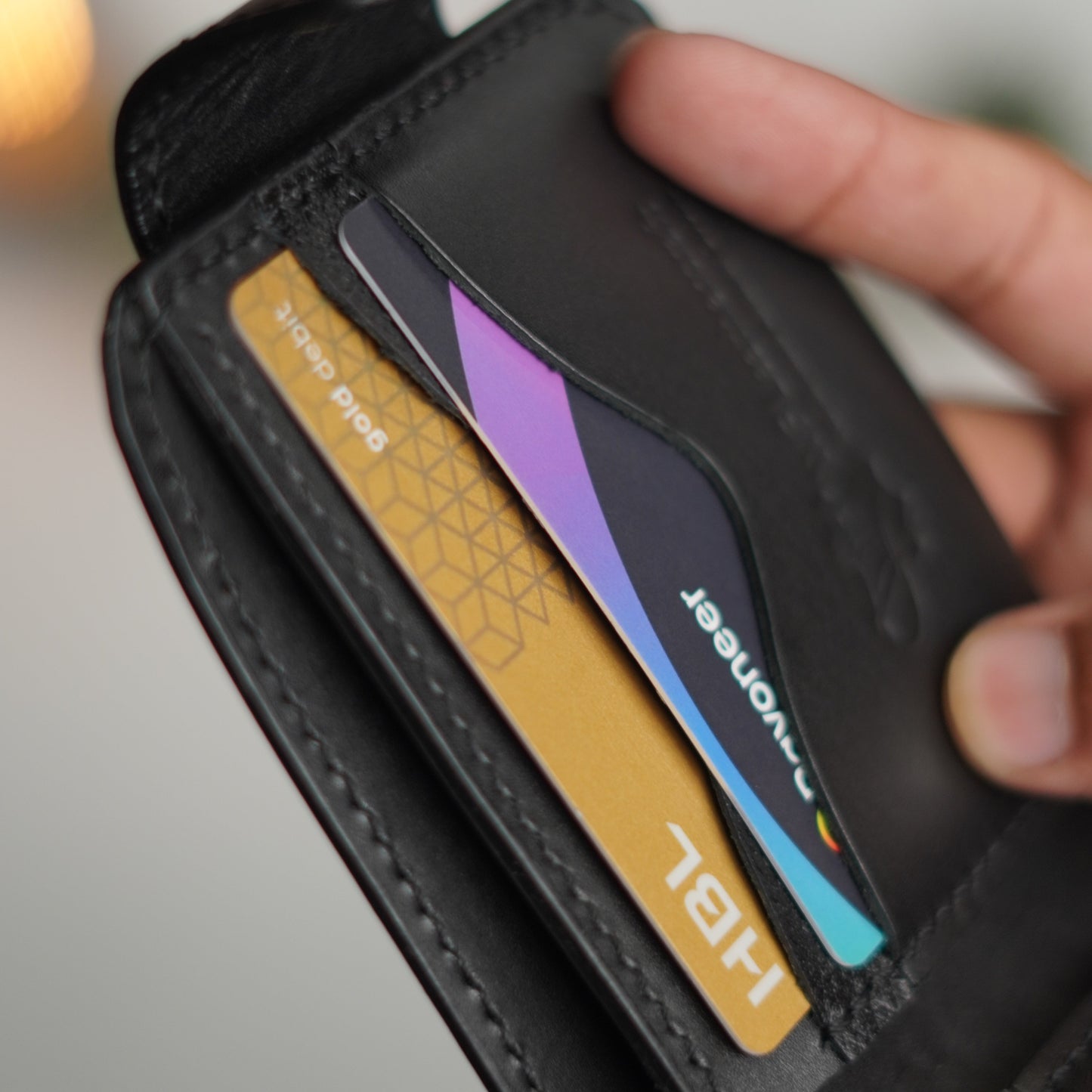 No. 81 classic full stitched bifold wallet Black with snap button