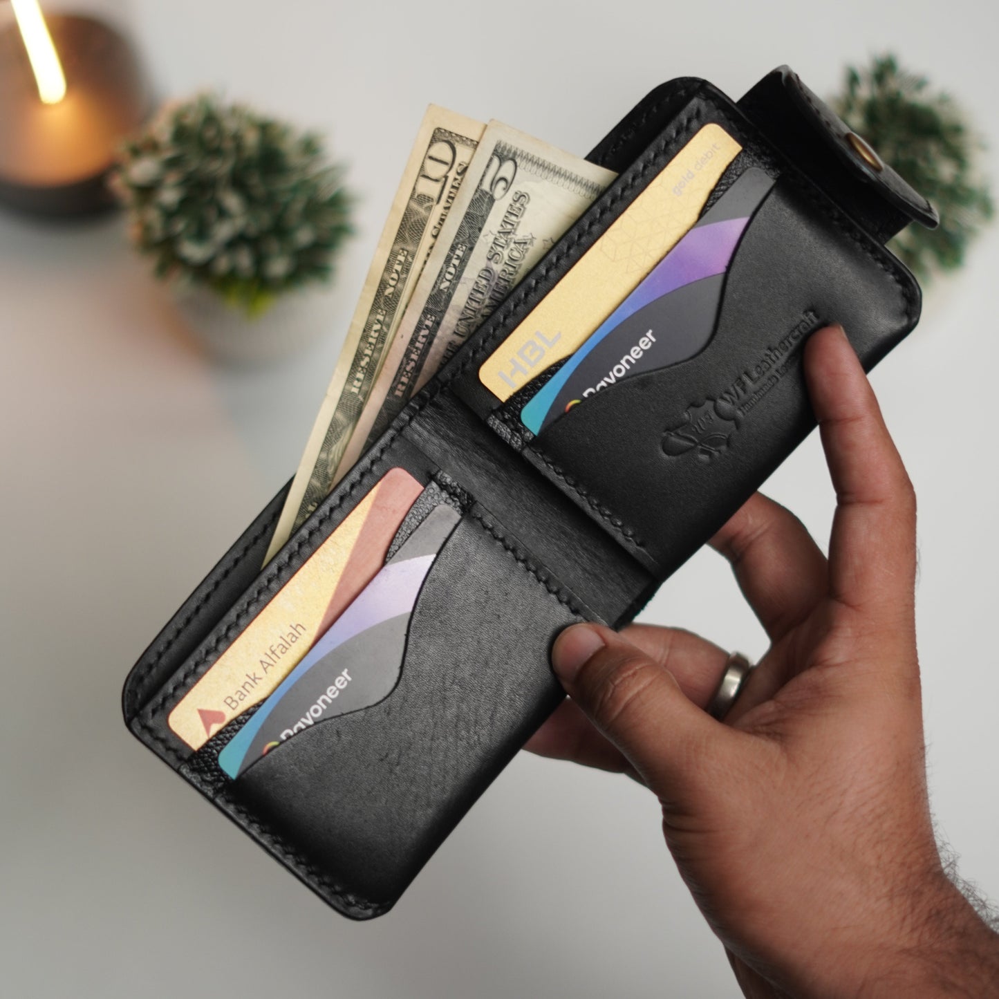 No. 81 classic full stitched bifold wallet Black with snap button